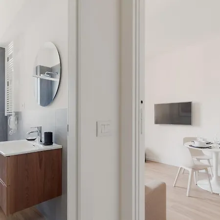 Guesthost - Modern Lambrate Apartment *